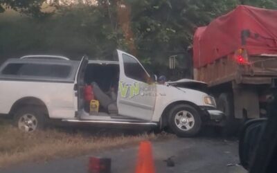 Encontronazo en la Naranjos-Chontla deja cinco heridos