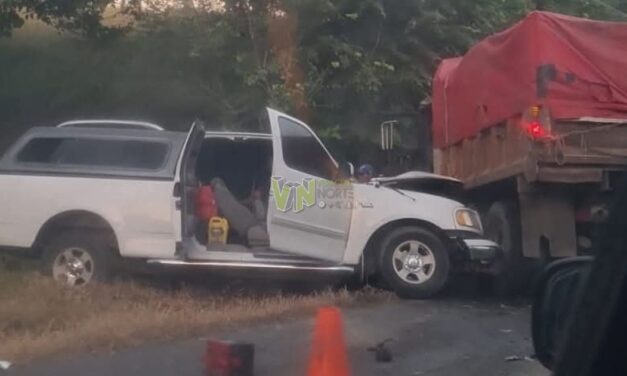 Encontronazo en la Naranjos-Chontla deja cinco heridos