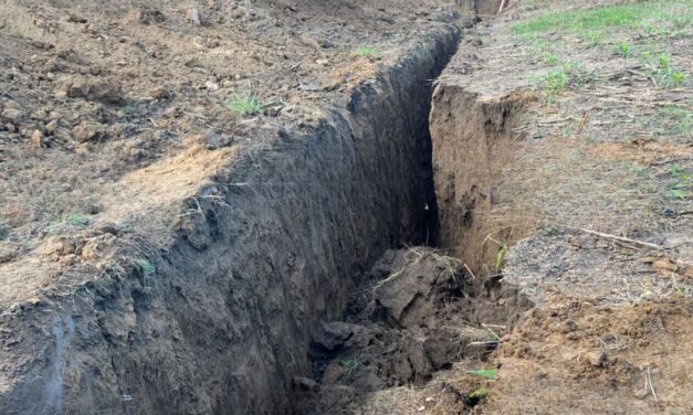 Tras derrumbe, rescatan con vida trabajadores sepultados en Chiconamel