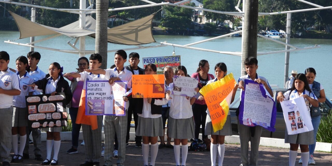 Tuxpan: Con Lunes Cívico se conmemoró el Día Internacional de la Eliminación de la Violencia contra la Mujer