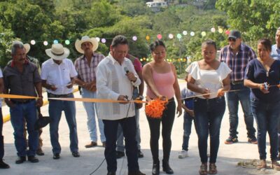 Tepetzintla: Entrega de dos obras en localidades y una en la cabecera municipal