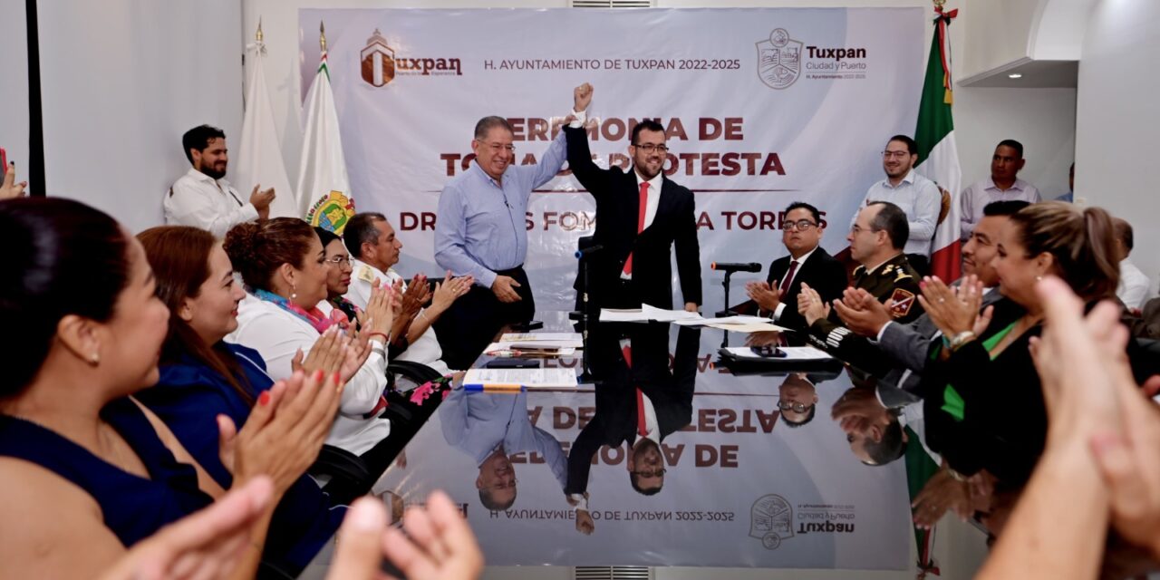 El Dr. Jesús Fomperoza Torres rindió protesta como presidente municipal de Tuxpan