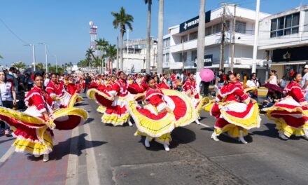 Con multitudinario desfile se conmemoró el 114 Aniversario del Inicio de la Revolución Mexicana