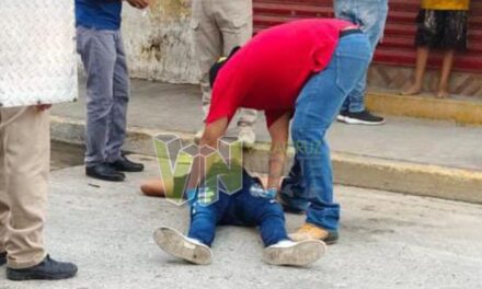 Motociclista derrapa frente al COBAEV en Álamo