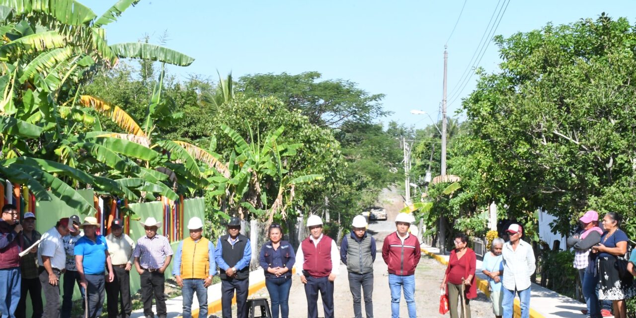 Citlaltépetl: Entrega de guarniciones y banquetas en “La Calabaza”