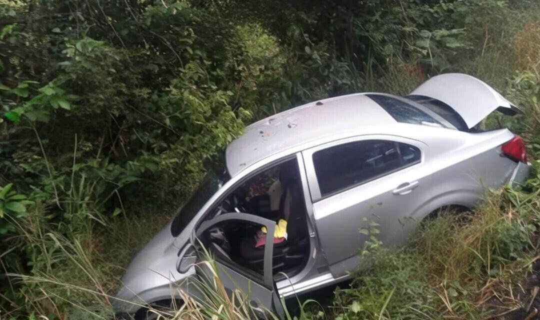 Automóvil sale de la carretera Huejutla-Chalma: No se reportan personas lesionadas