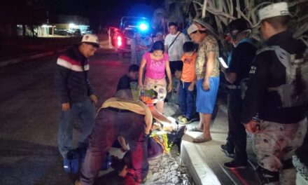 Motociclistas chocan contra montículo de tierra en Álamo