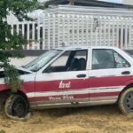 Taxista impacta contra un poste en Poza Rica