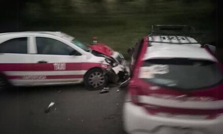 Choque entre taxis en el tramo carretero Platón Sánchez-Tempoal deja cinco lesionados
