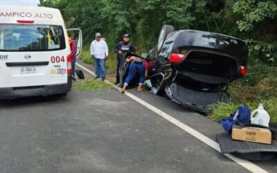 Bache provoca volcadura en la Tuxpan-Tampico: Dos lesionados