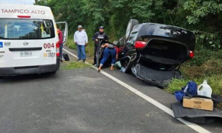 Bache provoca volcadura en la Tuxpan-Tampico: Dos lesionados