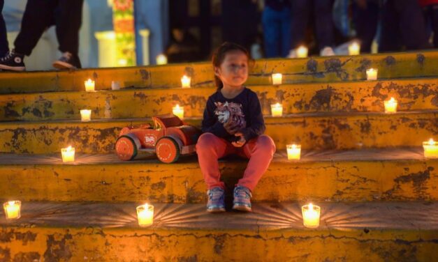 Tuxpan iluminó a México y al Mundo con miles de velas encendidas durante la celebración del Día del Niño Perdido, una festividad llena de fe y tradición