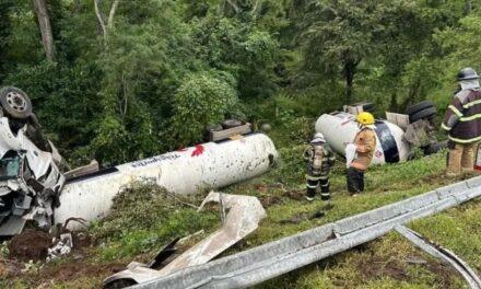 Vuelca pipa de gas LP en la autopista  Cardel-Poza Rica: autoridades cierran vialidad