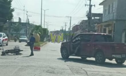 Camioneta atropella a mototortillero en Álamo