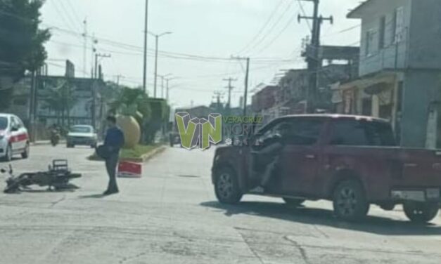 Camioneta atropella a mototortillero en Álamo