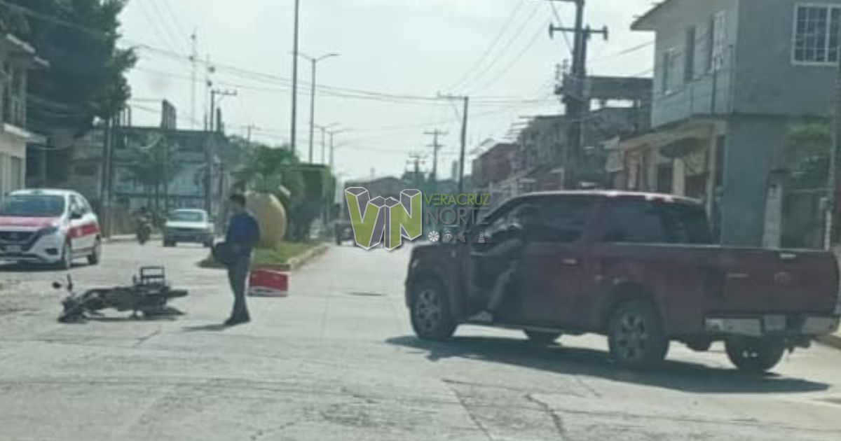 Camioneta atropella a mototortillero en Álamo