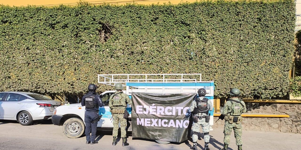 Ejército y Guardia Nacional recuperan vehículo con reporte de robo en Tihuatlán