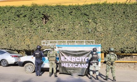 Ejército y Guardia Nacional recuperan vehículo con reporte de robo en Tihuatlán
