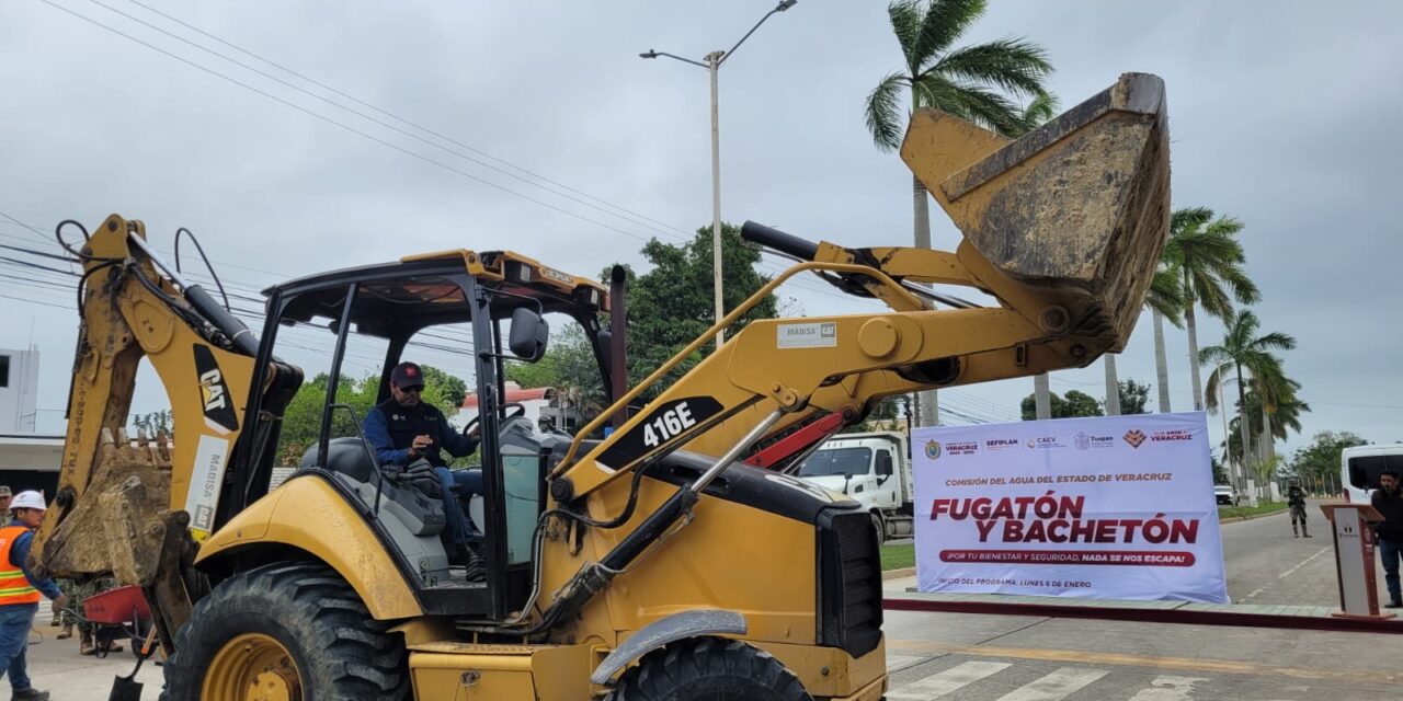 Con el apoyo del Gobierno del Estado y CAEV, Tuxpan es el primer municipio de Veracruz en poner en marcha un intensivo programa de reparación de fugas de agua y baches