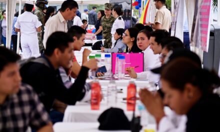 Empresas e instituciones de gobierno ofertan oportunidades laborales en la Feria del Empleo Tuxpan 2025