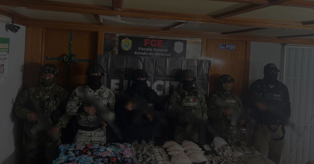 Aseguran drogas y materiales ilícitos en cateo en Poza Rica