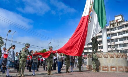 Tuxpan conmemoró el Día de la Bandera Nacional con orgullo y patriotismo