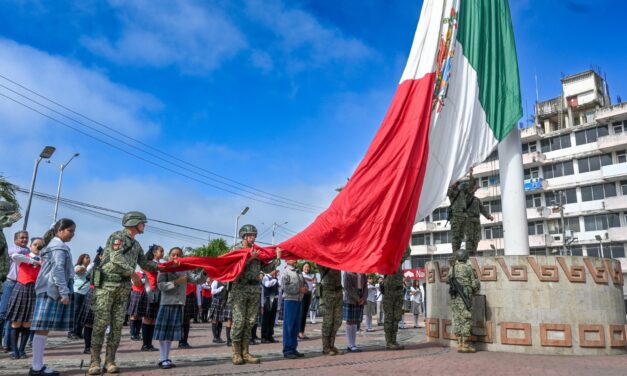 Tuxpan conmemoró el Día de la Bandera Nacional con orgullo y patriotismo