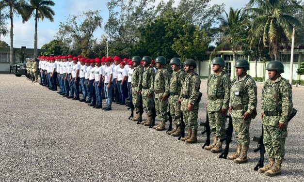 El Ejército Mexicano recibe a los nuevos soldados del Servicio Militar Nacional, Clase 2006, remisos y mujeres voluntarias