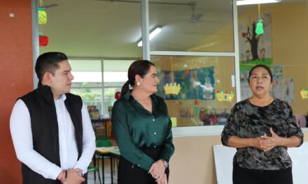 Chontla: Entrega de Apoyos Escolares en Preescolar, Primaria y Secundaria de Magozal