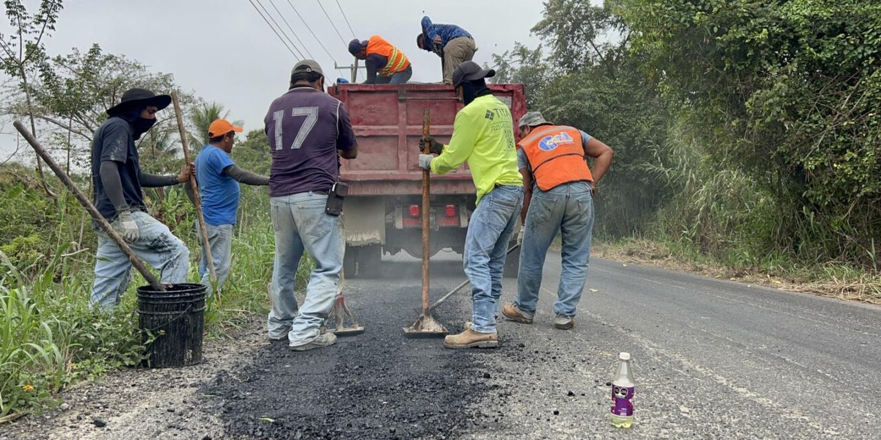 Realizan trabajos de bacheo en el tramo Castillo de Teayo-Tihuatlán
