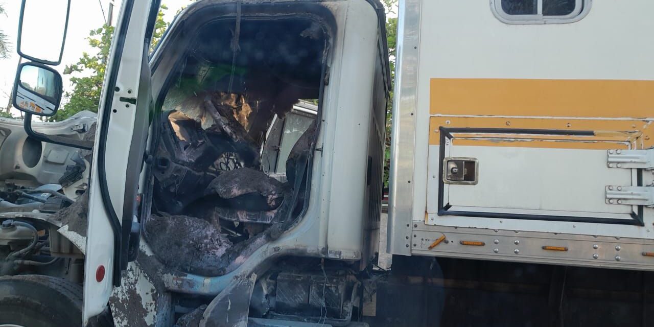 Tempoal: Se incendia cabina de camión  de “Grupo Dimasa”