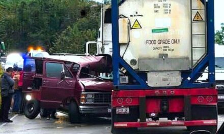 Choque en el tramo carretero Xoyotitla-Potrero Del Llano