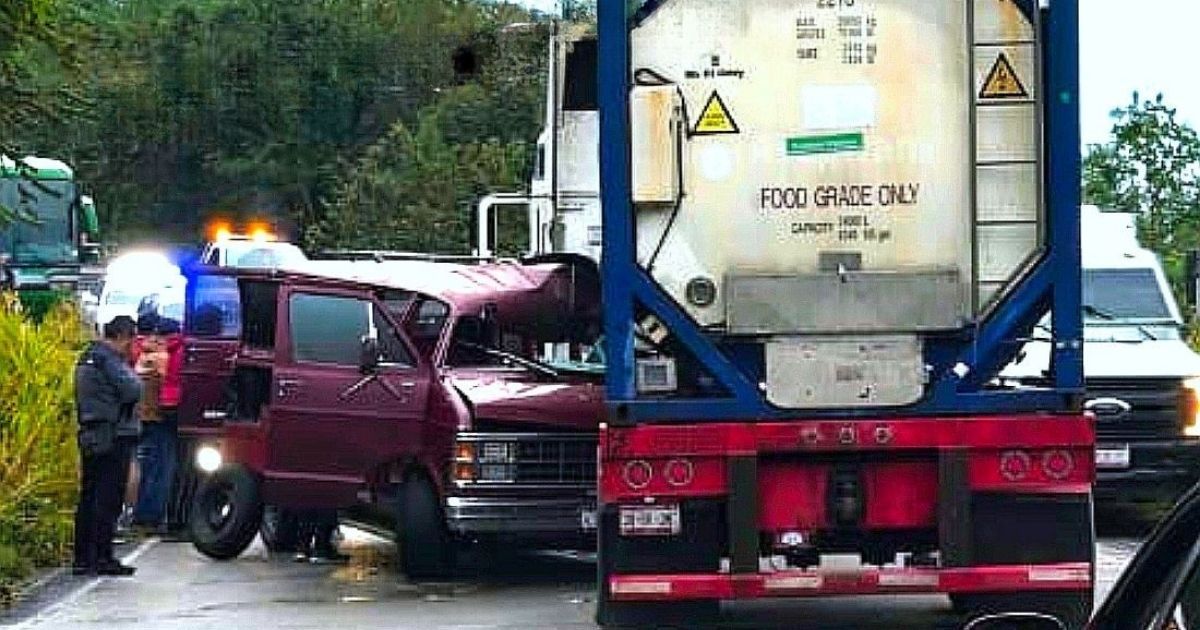 Choque en el tramo carretero Xoyotitla-Potrero Del Llano