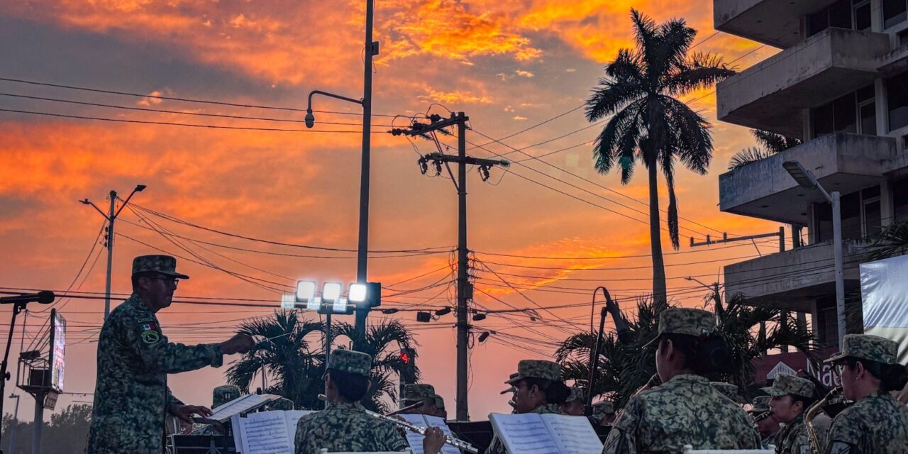 La Banda de Música de la VI Región Militar de la Secretaría de la Defensa Nacional ofreció maravilloso concierto en Tuxpan