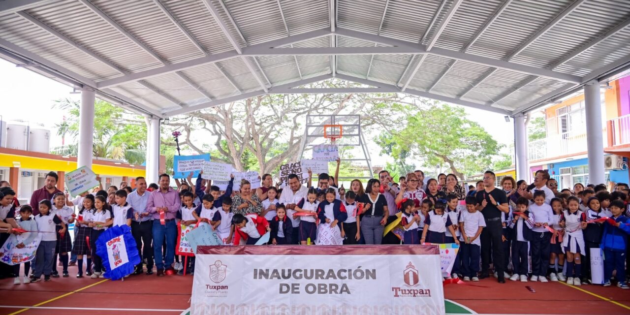 Gobierno de Tuxpan hizo la entrega oficial de techados en áreas de Educación Física, en dos escuelas primarias urbanas