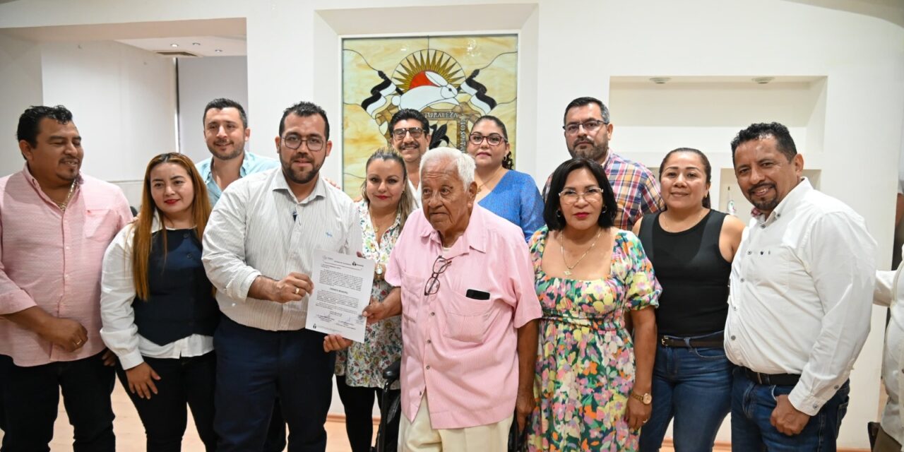 Salvador Hernández García fue ratificado por el cabildo como Cronista de Tuxpan