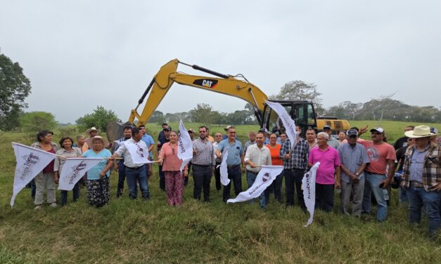 Inicia programa de desazolve de ollas de agua para apoyar a productores agropecuarios de varias comunidades de Tuxpan