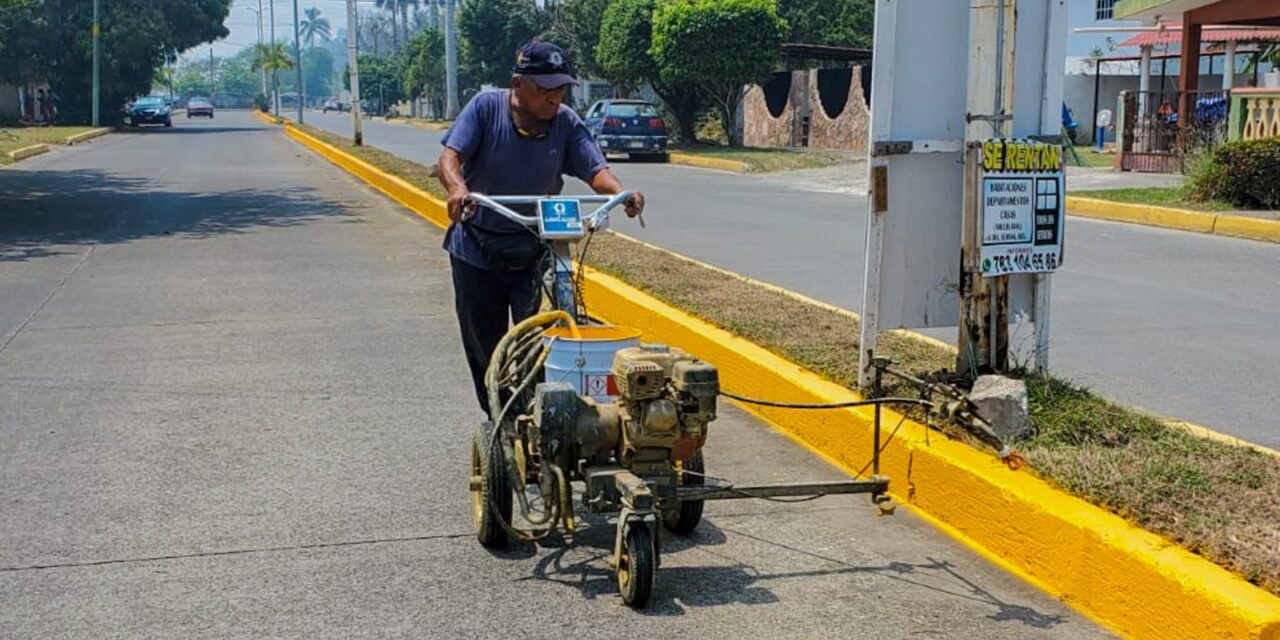 Tuxpan: Balizan el bulevar Barra Norte para hacer mucho más segura esta vialidad