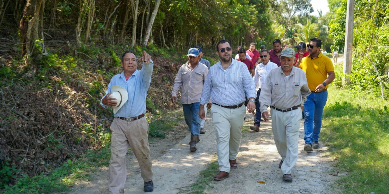 Tuxpan: El alcalde Dr. Jesús Fomperoza entregó apoyos en Cañada Rica y supervisó avances en obras que se realizan en Tierra Blanca y Tumilco