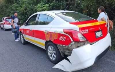 Álamo: Autobús y taxi colisionan en la carretera Tuxpan-Tampico; solo daños materiales