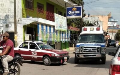 Ambulancia EMS provoca choque en el centro de Álamo