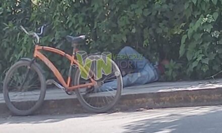Ciclista sufre caída y permanece varias horas sin atención en Álamo