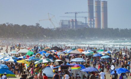 Tuxpan vive un exitoso fin de semana largo con miles de turistas en sus playas