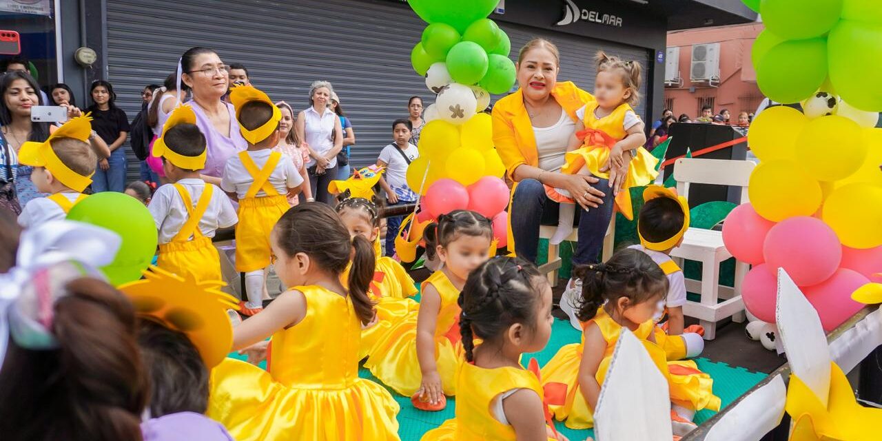 Con un desfile desbordante de alegría y enorme colorido, la niñez tuxpeña recibió la primavera