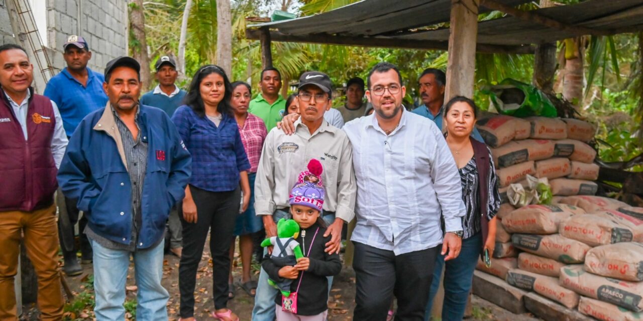 Gobierno de Tuxpan entrega apoyos a comunidades de Los Kilómetros y Juan Zumaya