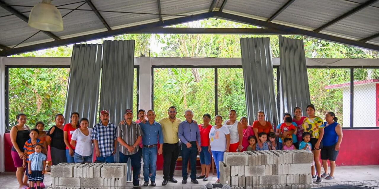 El Gobierno de Tuxpan entregó apoyos a las comunidades La Joya, Loma Alta y Chacoaco