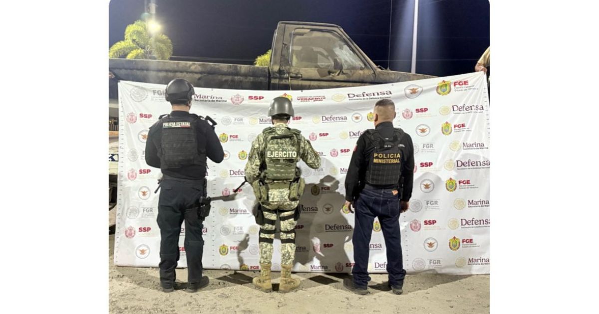 Aseguran vehículo robado en Martínez de la Torre