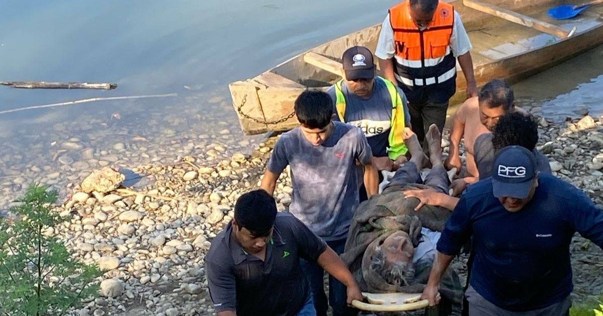 Rescate en El Higo: Le salvan la vida a adulto mayor que había caído al río