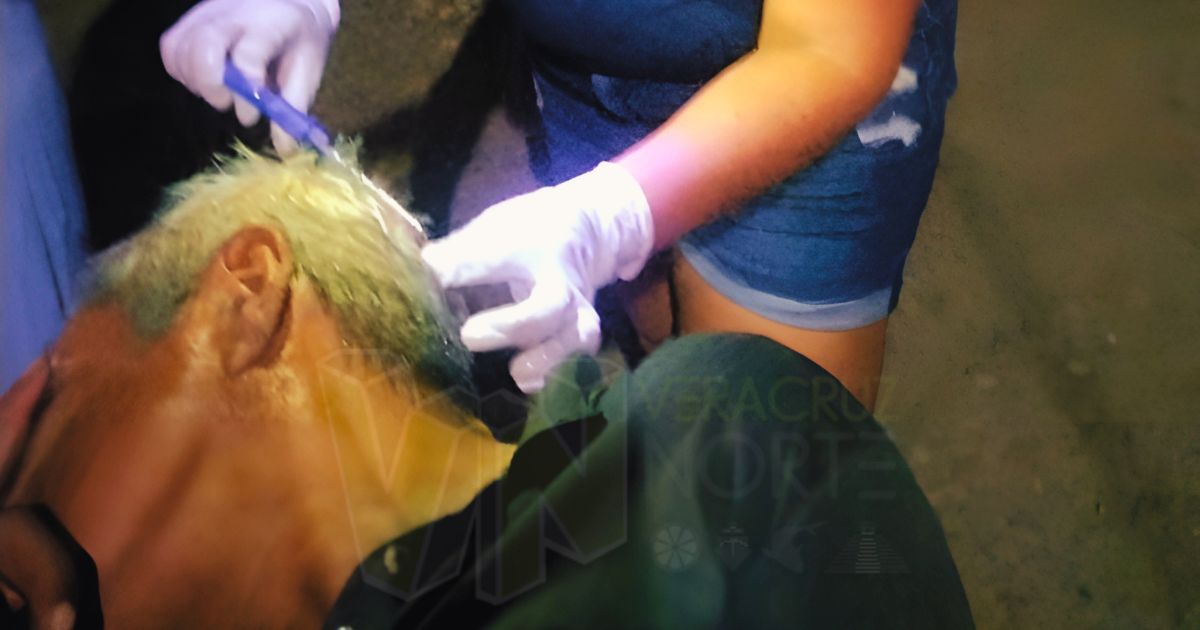 Álamo: Se descalabra Don Sabino tras tropezar en Pueblo Nuevo