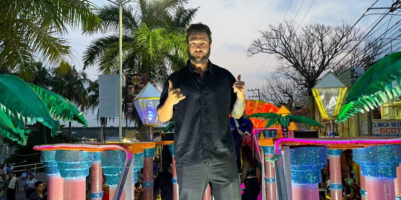 Nicola Porcella en el tercer paseo del Carnaval Tuxpan 2025